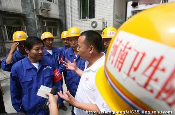 郭茂华带领队员深入灾区了解灾情